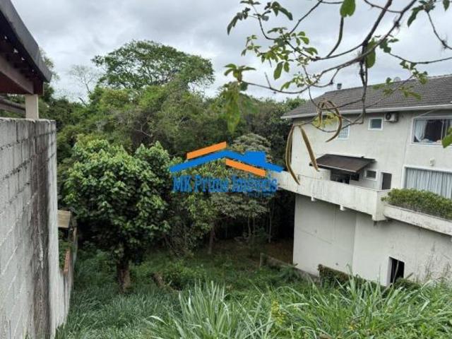 Cond. Golf Village LOTE 516,96 m² Declive, voltado p/ área verde!