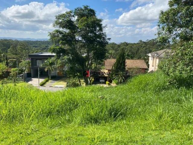 Cond Parque das Artes 700m², linda vista!