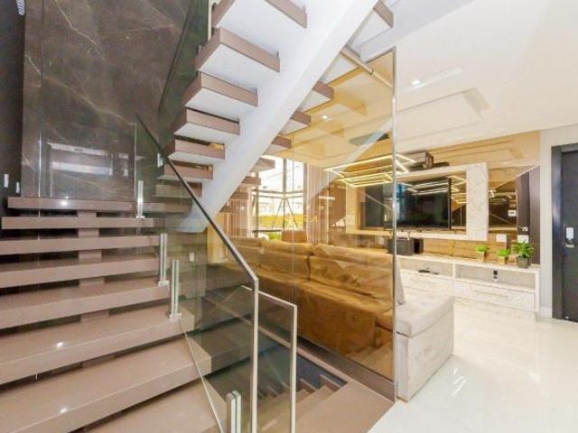 Cond. Plaza Madrid Casa 4 dormitórios, sendo 4 suites e 7 vagas no Neoville