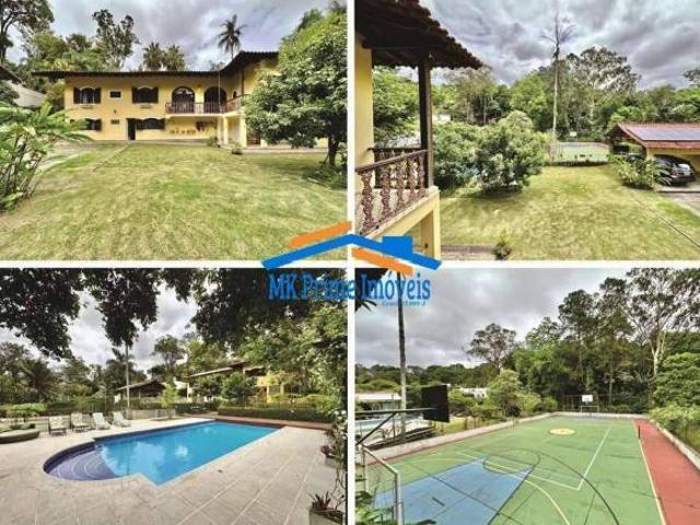 Cond Pq do Refúgio 2.900 m² terreno, 5 suítes, piscina, quadra, pomar!