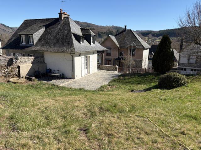 Condat Jolie Maison 116 m2 sur 2142m2 de terrain avec terras