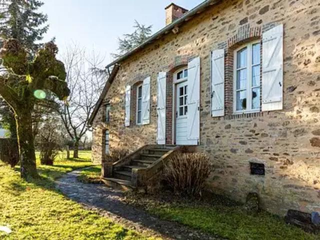 Condat sur Ganaveix 19140 Achat / Vente maison 6 pièces t6 au dernier étage parking