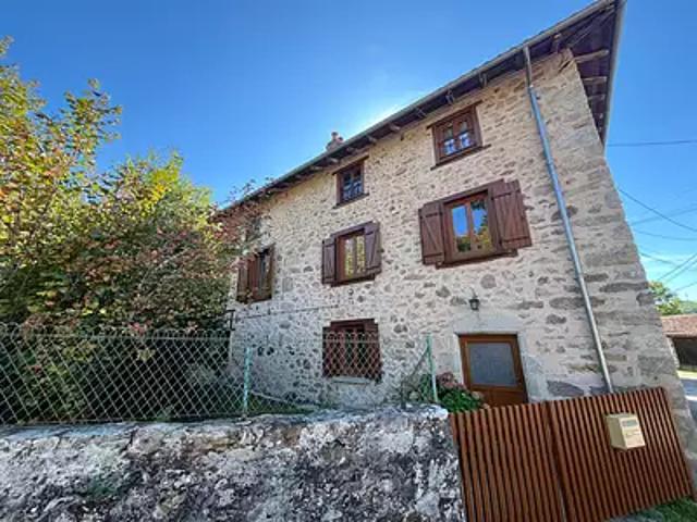Condat sur Vienne 87920 Achat / Vente maison 7 pièces t7 au dernier étage cave