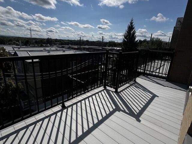 CONDO 4 1 2+GRAND BALCON+PARKING OPTION