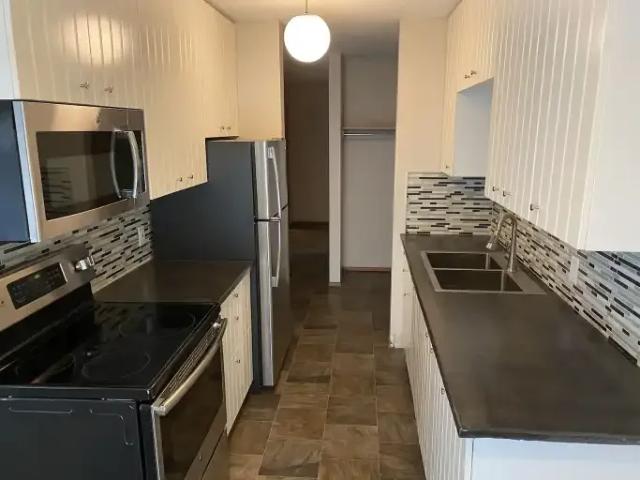 Condo 2 Bedroom For Rent Edson AB 1200 ELS105526065