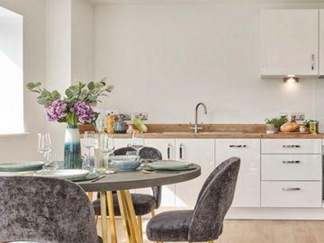 Condo 2 Bedroom For Sale Salford England 307832 ES99838375