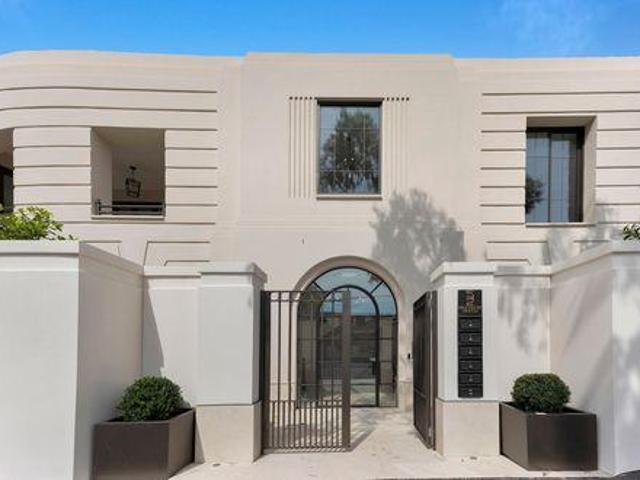 Condo 3 Bedroom For Rent Melbourne Victoria 4002000 ES97113153