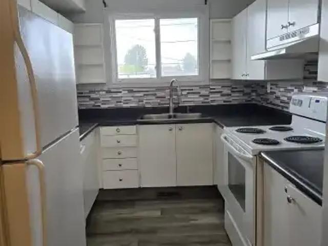 Condo 3 Bedroom For Rent Strathmore AB 1900 ES106095663