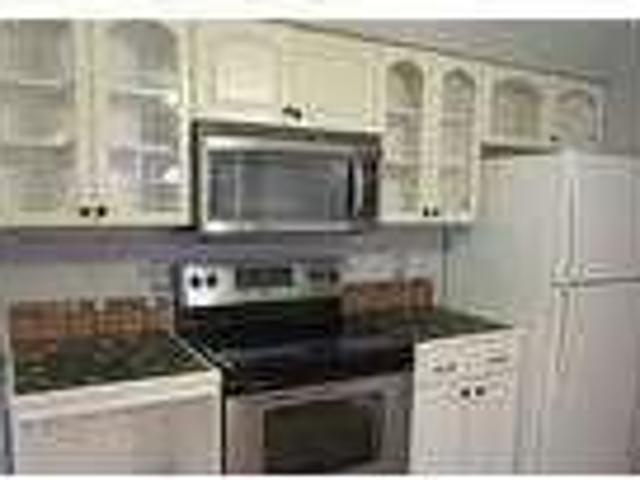 Condo, 3 bedrooms convenient location. Single Car Garage!