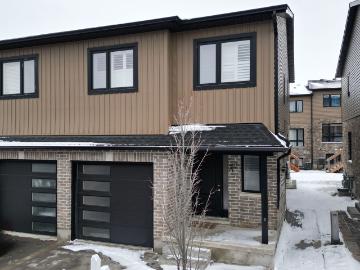 London, Ontario - Deck, Parking, Air conditioning