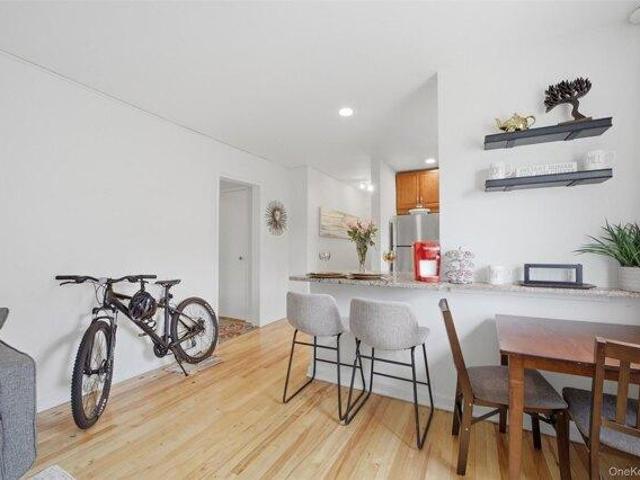 condo with 1 bedroom, Tarrytown NY ES105293795