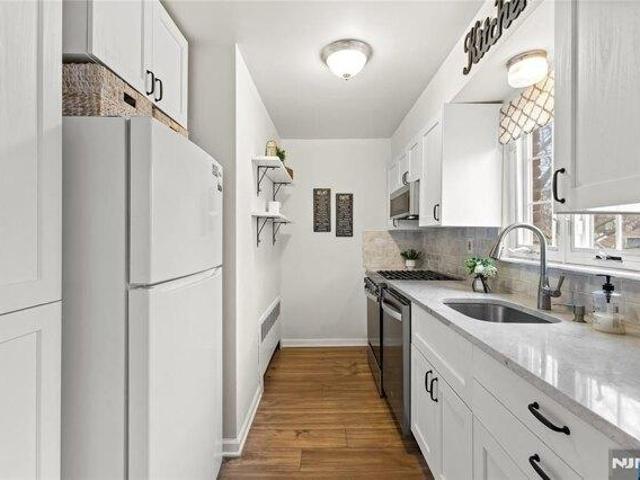 condo with 1 bedroom, Verona NJ ES105577442