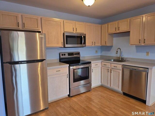 condo with 1 bedroom, Waterford CT ES105425298
