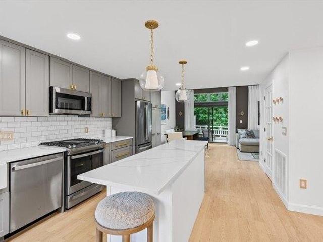 condo with 1 bedroom, Wayland MA ES105367937