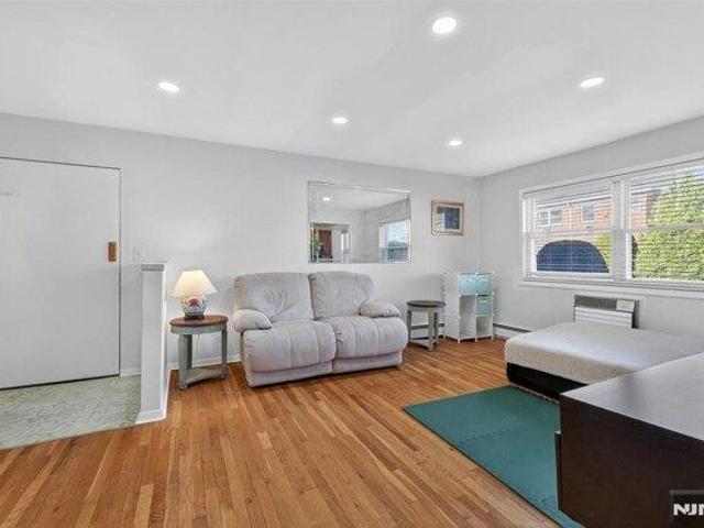 condo with 1 bedroom, Wayne NJ ES105232224