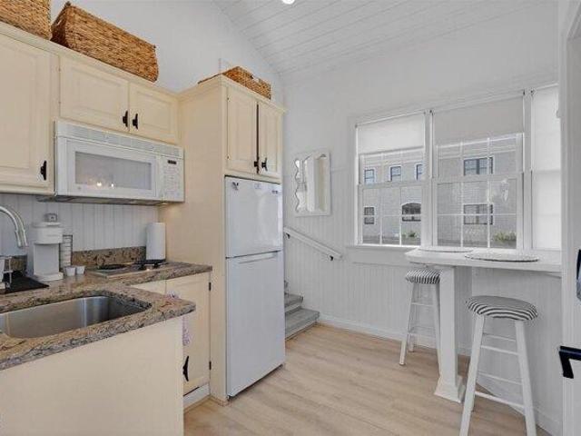 condo with 1 bedroom, West Yarmouth MA ES105204453