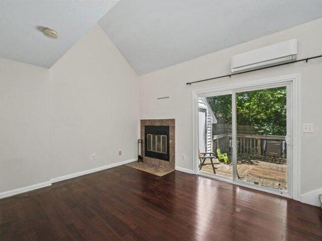 condo with 1 bedroom, Weymouth MA ES105495084