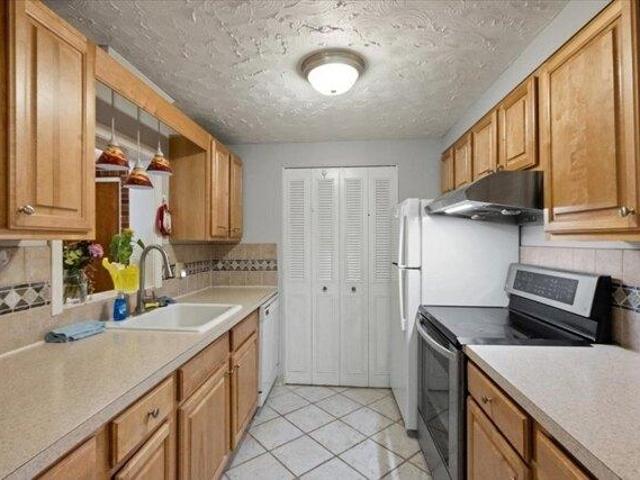 condo with 1 bedroom, Weymouth MA ES105423067