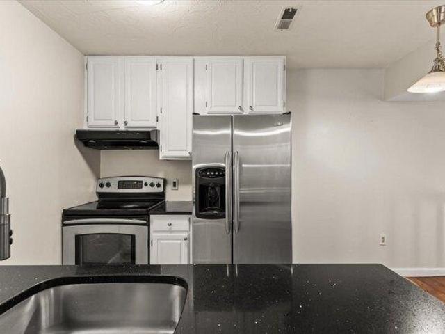 condo with 1 bedroom, Weymouth MA ES105551881