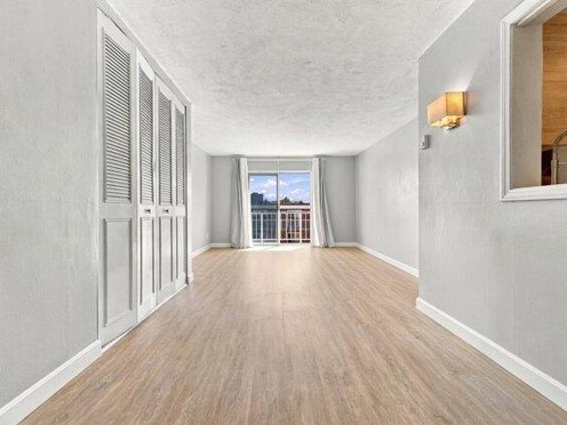 condo with 1 bedroom, Weymouth MA ES105557670