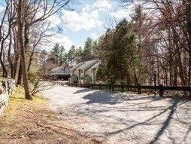 condo with 1 bedroom, Acton MA ES105368837