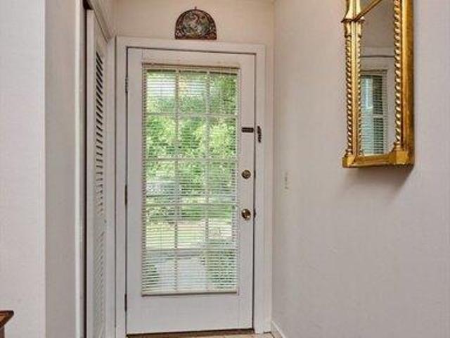 condo with 1 bedroom, Amherst MA ES104479038