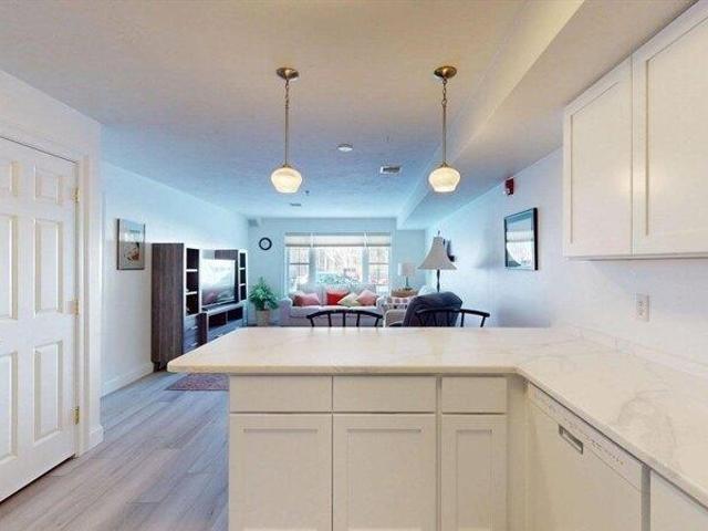 condo with 1 bedroom, Amherst MA ES105404902