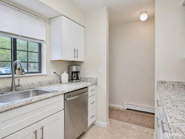 condo with 1 bedroom, Brookfield CT ES105511654