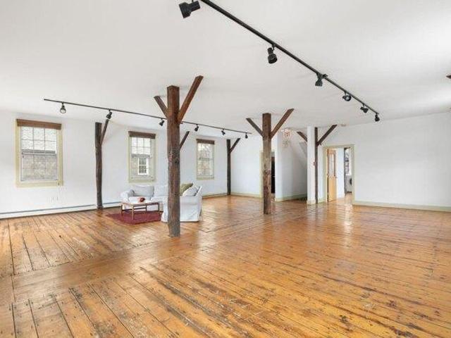 condo with 1 bedroom, Brattleboro VT ES105558813