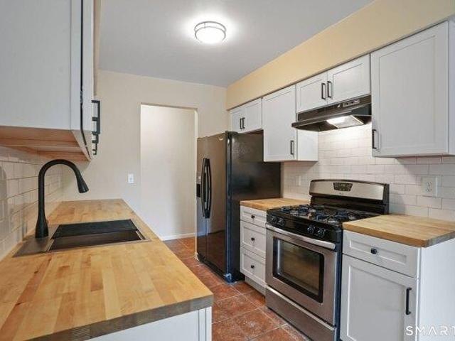 condo with 1 bedroom, Bridgeport CT ES105575438