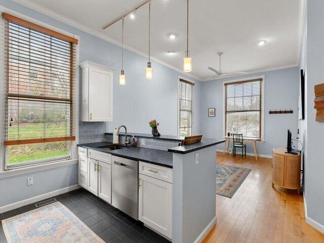 condo with 1 bedroom, Burlington VT ES105534366
