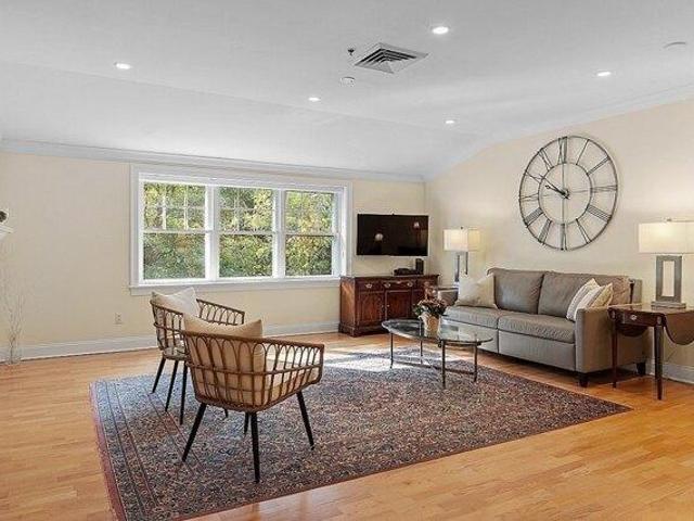 condo with 1 bedroom, Concord MA ES105427420