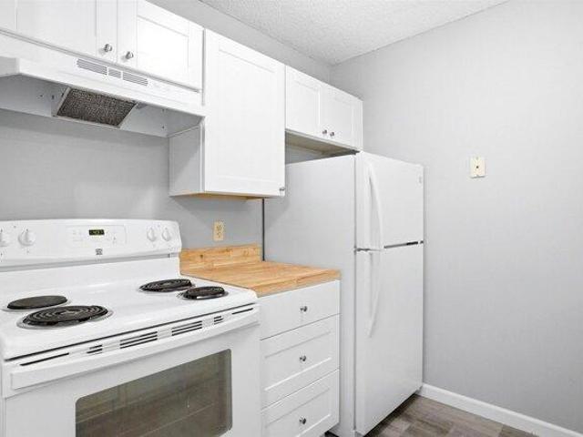 condo with 1 bedroom, Concord NH ES105422699