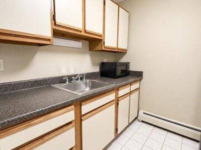 condo with 1 bedroom, Ellington CT ES105404275
