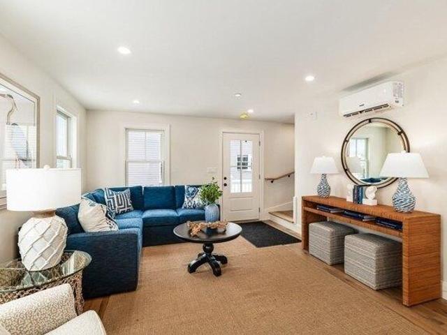 condo with 1 bedroom, Essex MA ES105330664