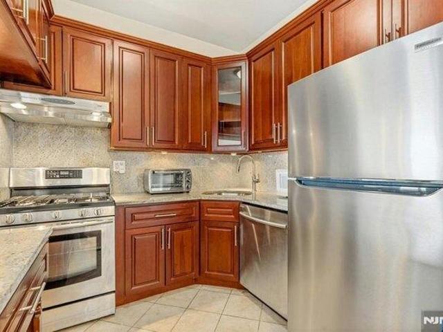 condo with 1 bedroom, Fort Lee NJ ES105557189