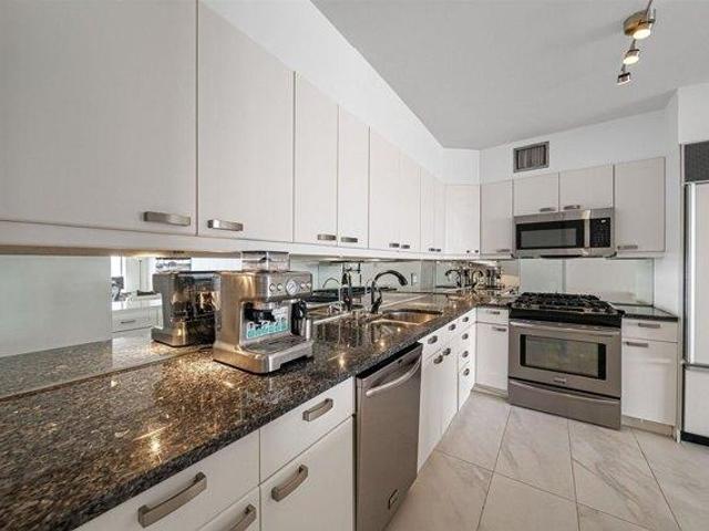 condo with 1 bedroom, Fort Lee NJ ES105575981