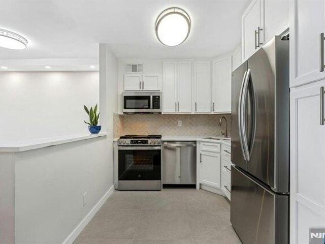 condo with 1 bedroom, Fort Lee NJ ES105592039