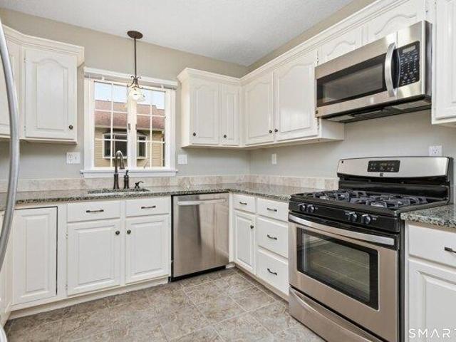 condo with 1 bedroom, Glastonbury CT ES105123089