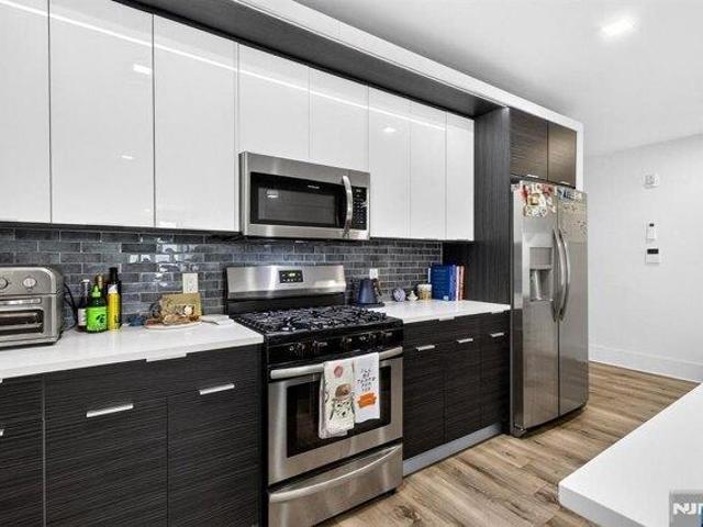 condo with 1 bedroom, Guttenberg NJ ES105680068