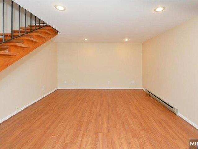 condo with 1 bedroom, Hawthorne NJ ES105612315