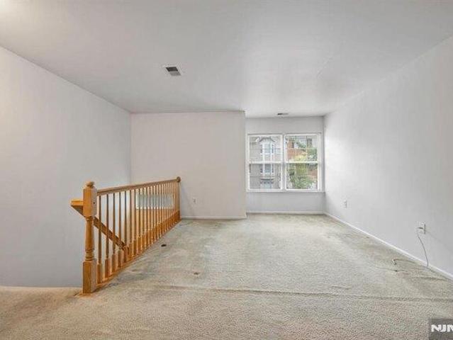 condo with 1 bedroom, Mahwah NJ ES105659589