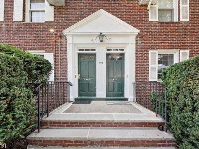 condo with 1 bedroom, Maplewood NJ ES105293632