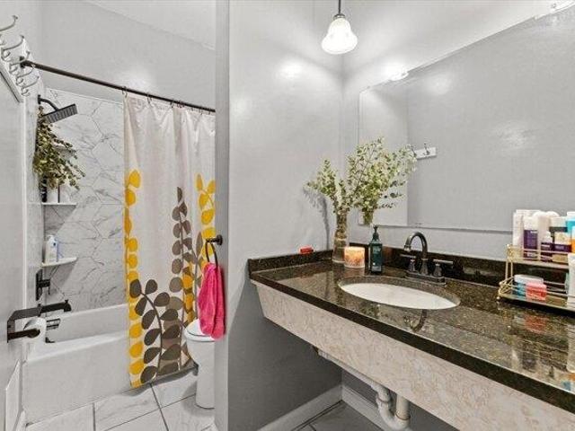 condo with 1 bedroom, Melrose MA ES105612267