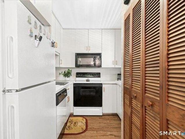condo with 1 bedroom, Monroe CT ES105559304