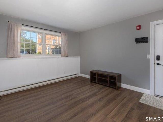 condo with 1 bedroom, New Milford CT ES105424154