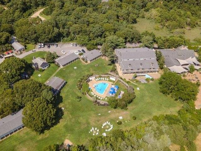 condo with 1 bedroom, Oak Bluffs MA ES105614465