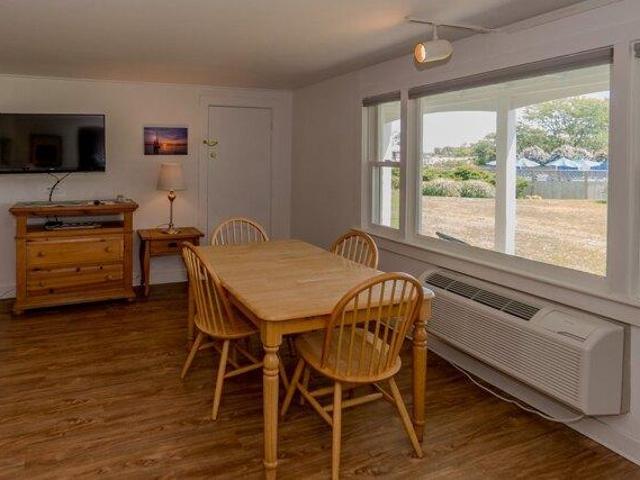condo with 1 bedroom, Oak Bluffs MA ES105633816