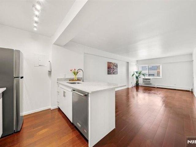 condo with 1 bedroom, Palisades Park NJ ES105550109