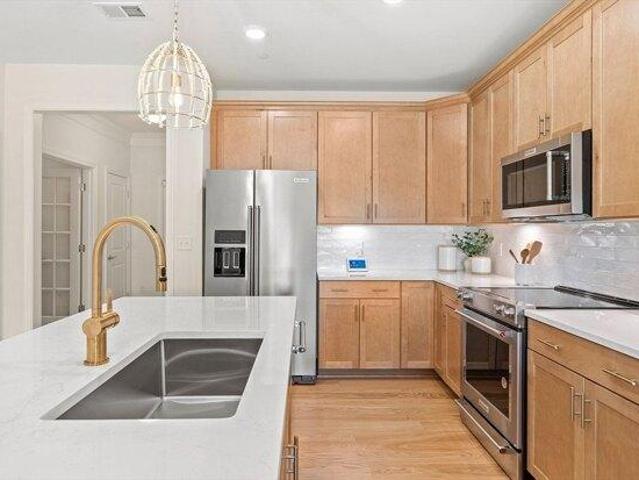condo with 1 bedroom, Shrewsbury MA ES105426443